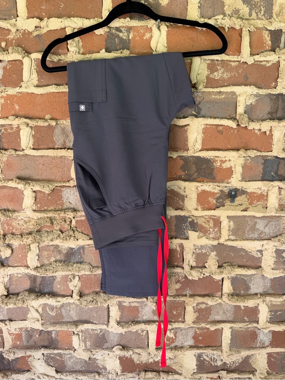 FIGS Women's Charcoal Yola High-Rise Slim Scrub Pant Style# 1000209